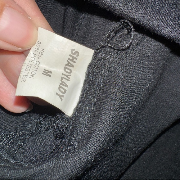 Sleek Black High-Waist Leggings - Picture 4 of 10